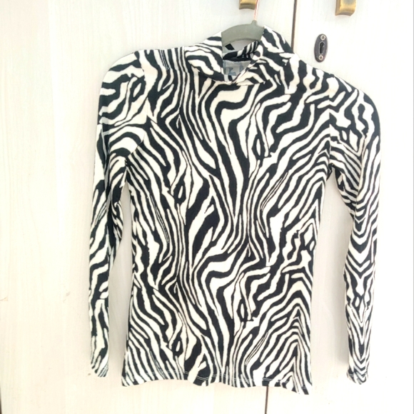 Winter animal print top - Picture 3 of 5